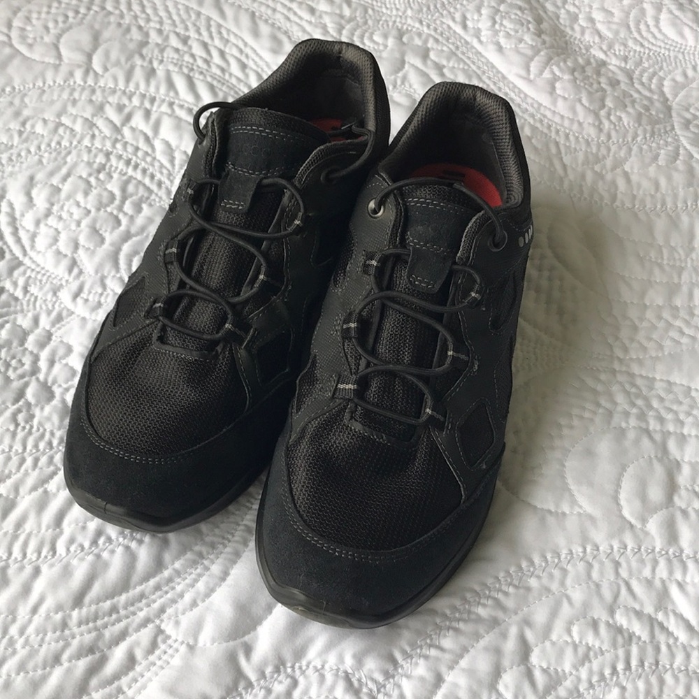 ECCO Gore-Tex Black Sneakers Size 8US 39EUR